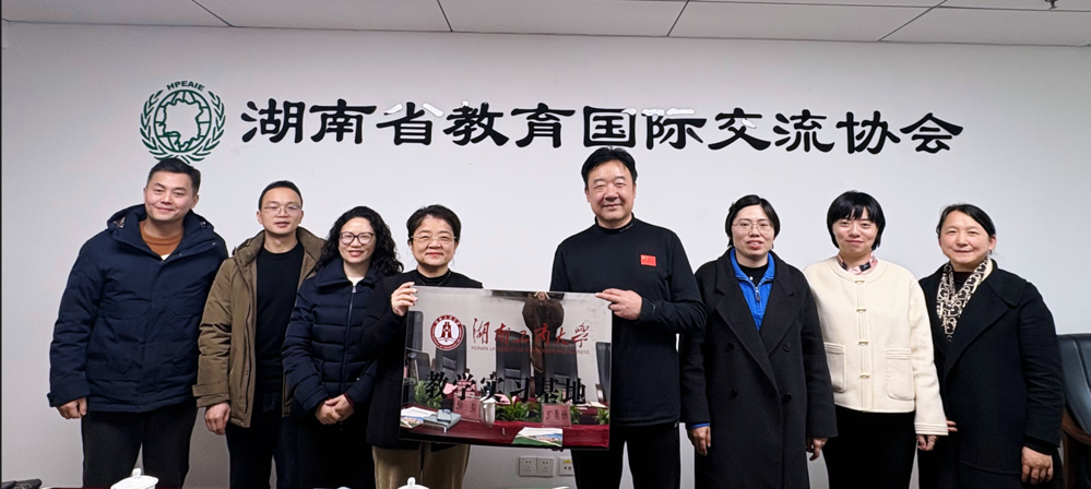 B400ADABA99E5D6F3C3F586EEF4987EA